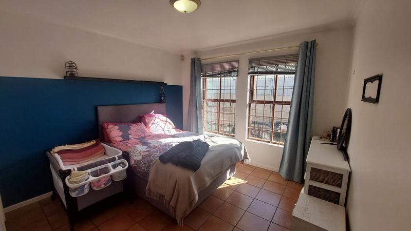 To Let 2 Bedroom Property for Rent in Oakglen Western Cape